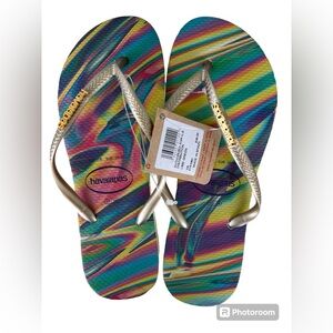 HAVAIANAS Flip Flops size 7/8
